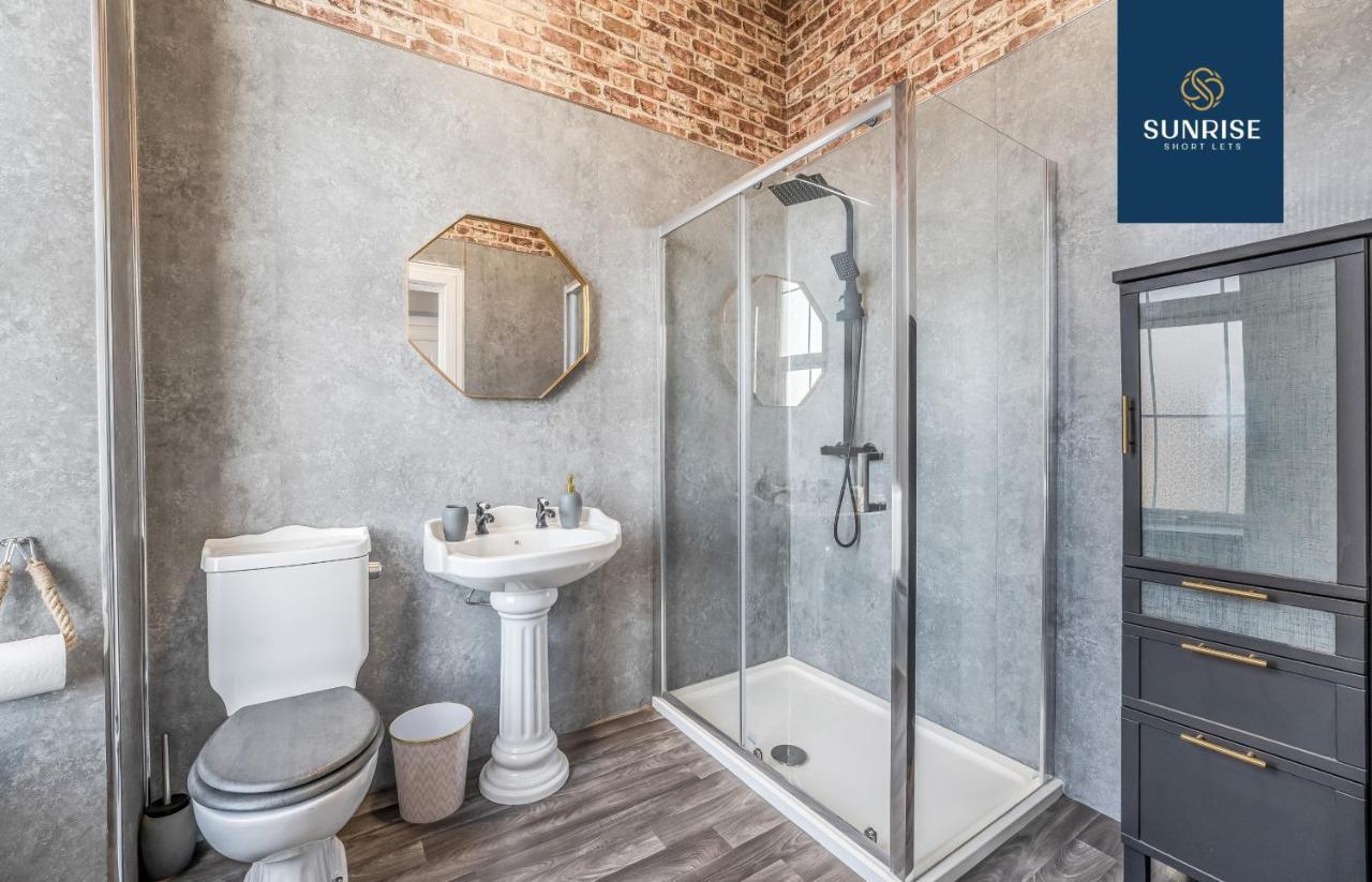 דאנדי Presidential Apartment, Family Home, Luxury Bedrooms, 2 Rooms, 1 King Bed, 2 Single Beds, Free Wifi, Free Parking, Tourists, Business Travelers, Relocation, Beautiful River Views, - Long Stays, Invoice And Reduced Price Are Only Via Sunrise Short Let מראה חיצוני תמונה